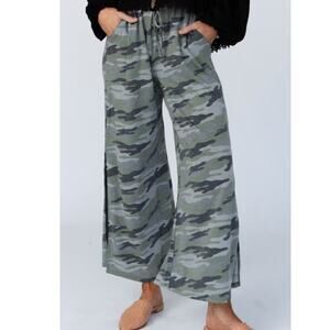 Three Bird Nest the Nest Casual Wanderer Wide Leg Slit Pants Camo Women's Size M